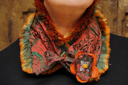 Collier de fourrure REVERSIBLE, doublé brocart moiré, BROCHE AMOVIBLE